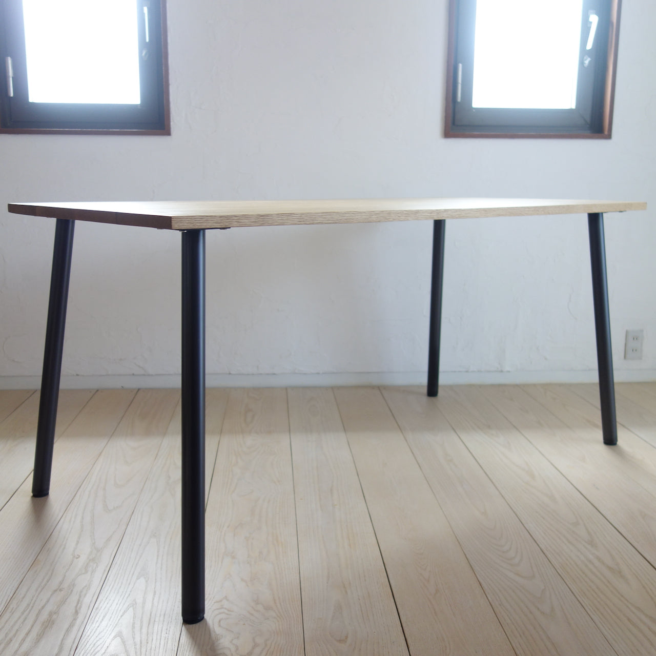 TORUADO DINING TABLE R トルアド ダイニングテーブル R
