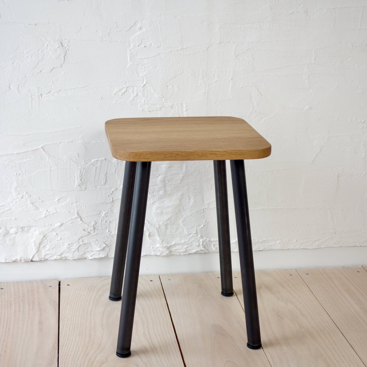TORUADO STOOL R　トルアド スツール R