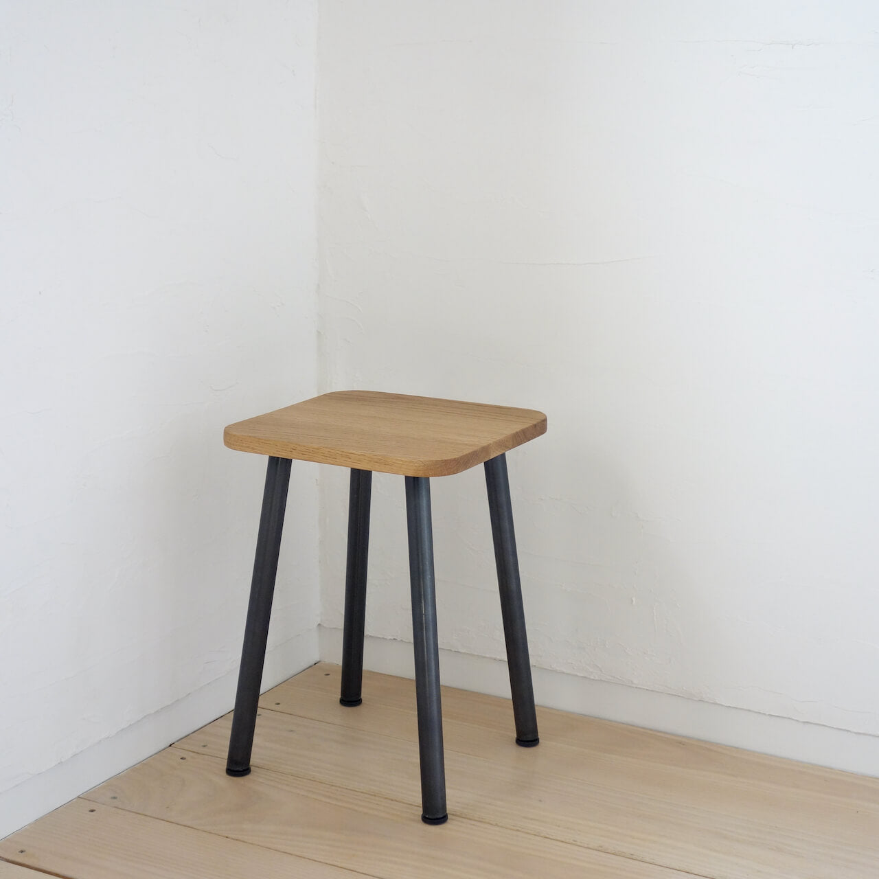 TORUADO STOOL R　トルアド スツール R