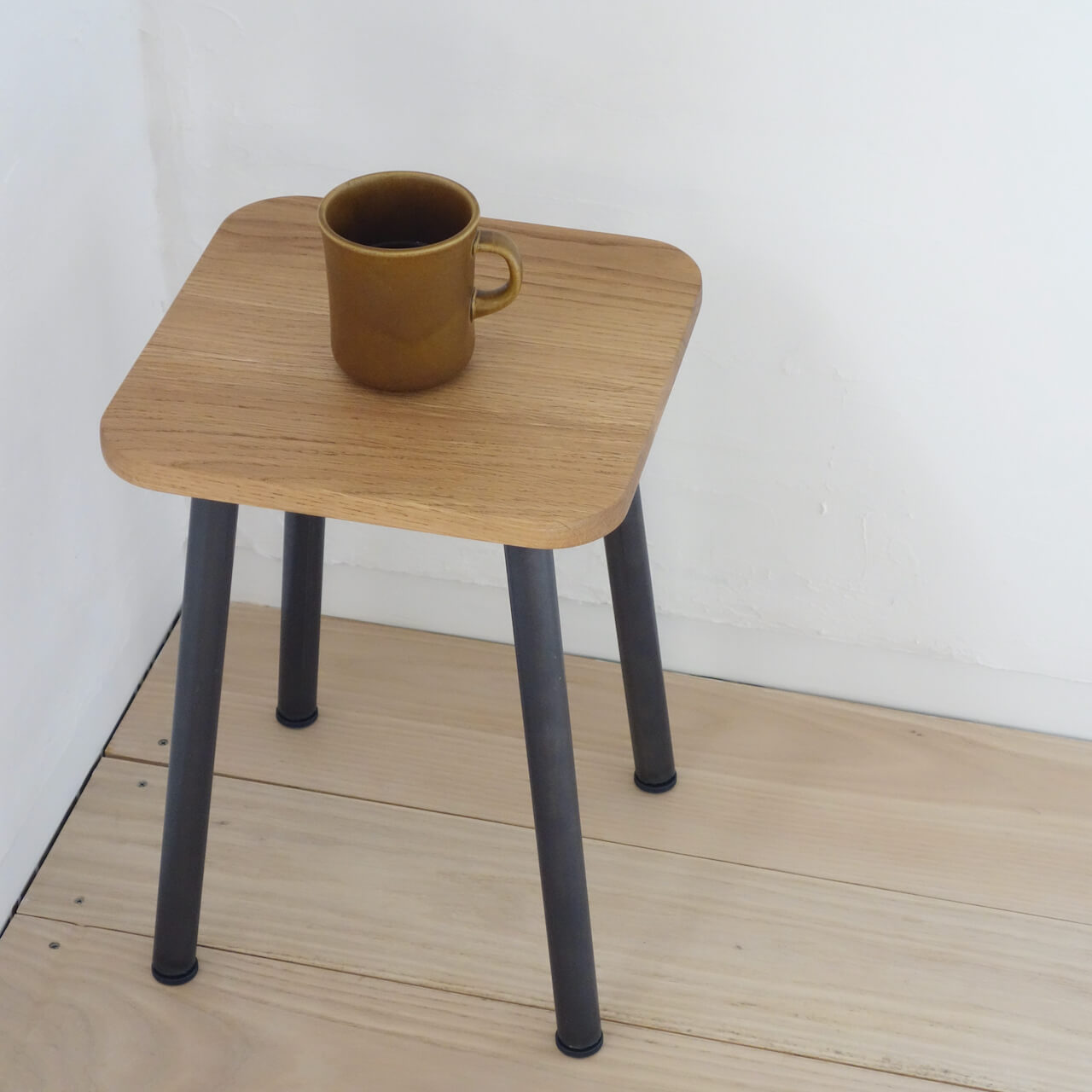 TORUADO STOOL R　トルアド スツール R
