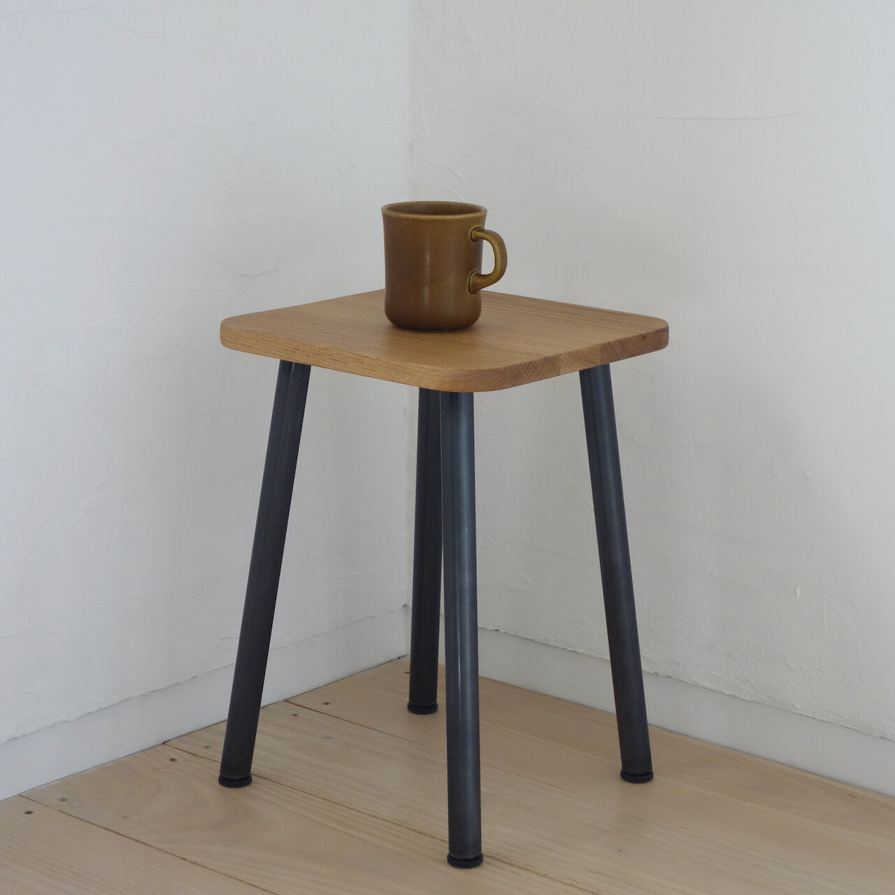 TORUADO STOOL R　トルアド スツール R