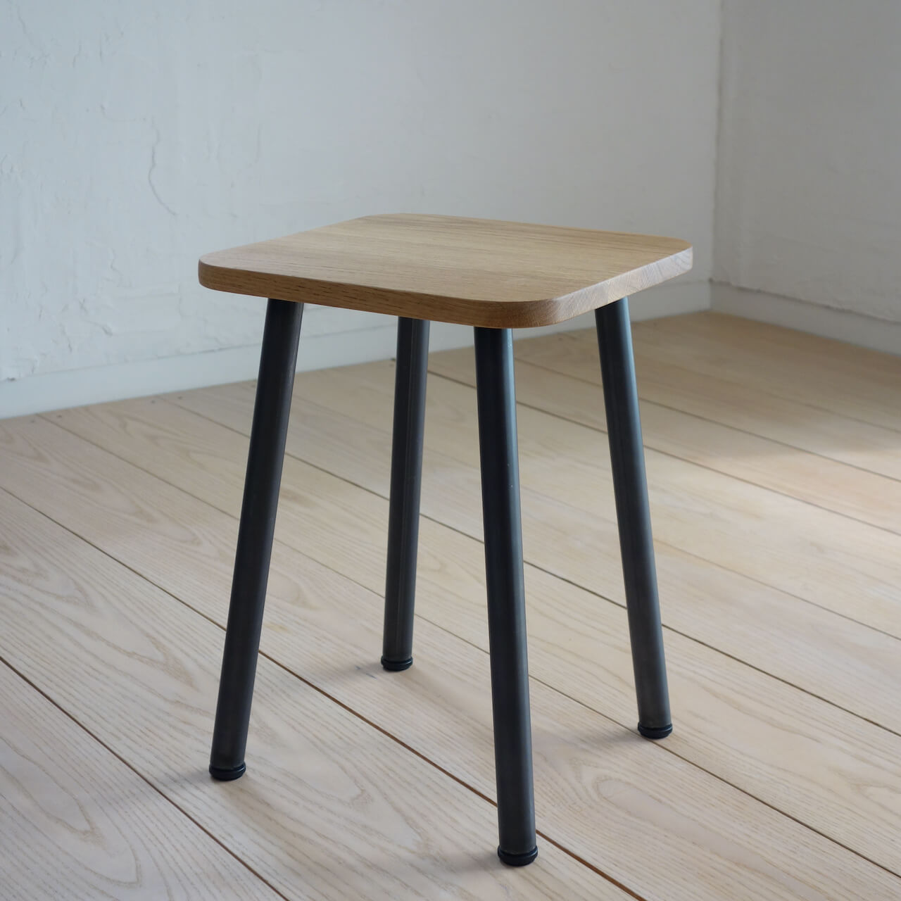 TORUADO STOOL R　トルアド スツール R