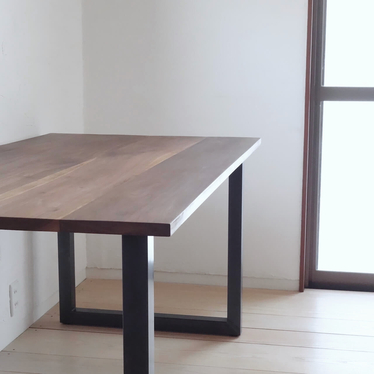 TORUADO DINING TABLE D　トルアド ダイニングテーブル D