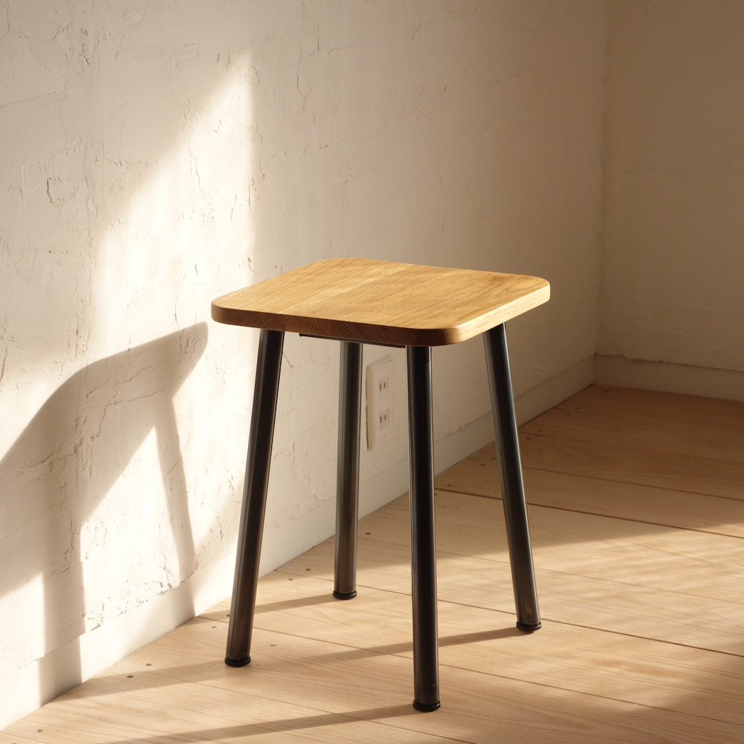 TORUADO STOOL R　トルアド スツール R