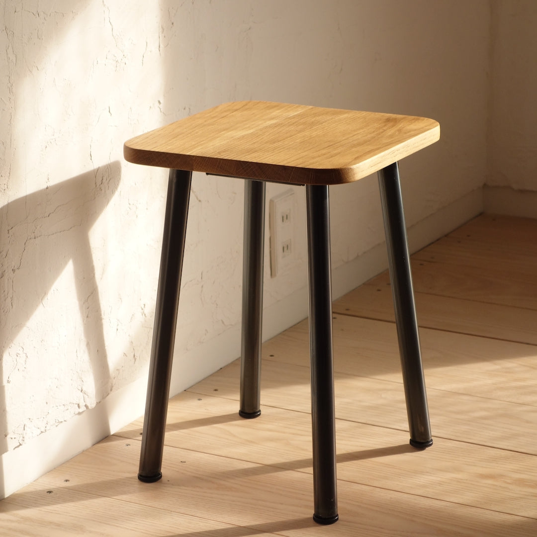 TORUADO STOOL R　トルアド スツール R